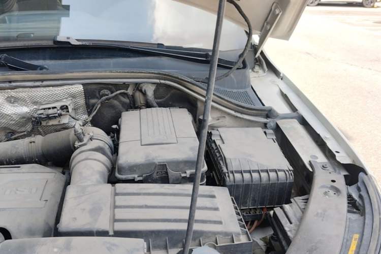 Used Volkswagen Tiguan 2015 1.8TSI Automatic All-Wheel-Drive Luxury Model Engine Bay Left