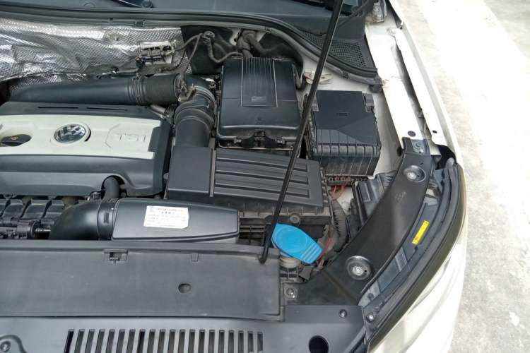 Used Volkswagen Tiguan 2015 1.8TSI Automatic Two-Wheel Drive Luxury Model Engine Bay Left