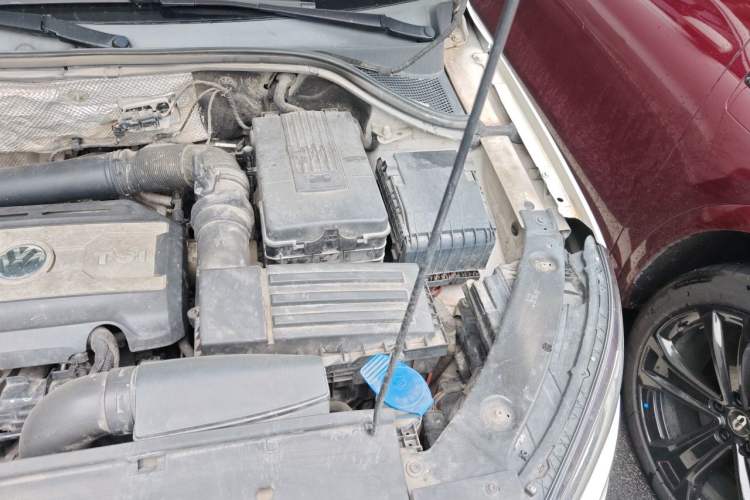 Used Volkswagen Tiguan 2015 1.8TSI Automatic Two-Wheel Drive Luxury Model Engine Bay Left