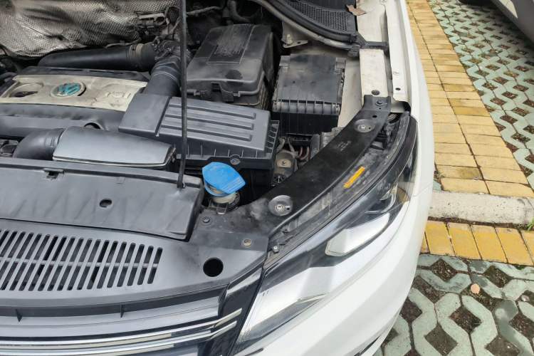 Used Volkswagen Tiguan 2015 1.8TSI Automatic Two-Wheel Drive Trend Edition Engine Bay Left