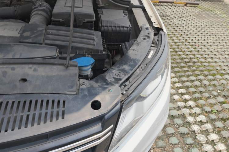 Used Volkswagen Tiguan 2015 1.8TSI Automatic Two-Wheel Drive Comfort Edition Engine Bay Left