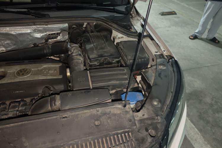 Used Volkswagen Tiguan 2015 2.0 TSI Automatic All-Wheel Drive Flagship Edition Engine Bay Left