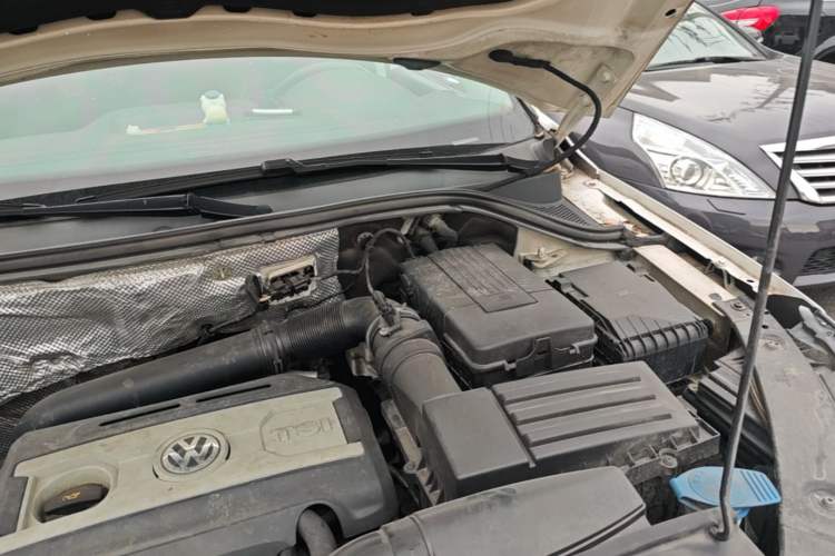 Used Volkswagen Tiguan 2015 1.8TSI Automatic Two-Wheel Drive Luxury Model Engine Bay Left
