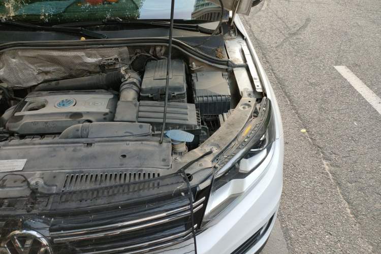 Used Volkswagen Tiguan 2015 1.8TSI Automatic Two-Wheel Drive Comfort Edition Engine Bay Left