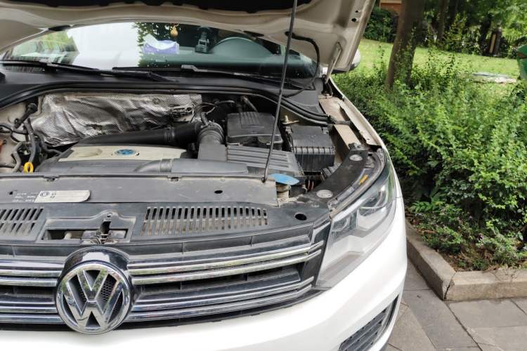 Used Volkswagen Tiguan 2015 1.8TSI Automatic Two-Wheel Drive Luxury Model Engine Bay Left