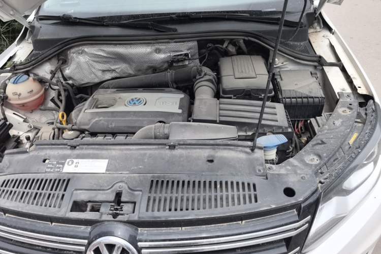 Used Volkswagen Tiguan 2015 1.8TSI Automatic All-Wheel Drive Style Vision Edition Engine Bay Left