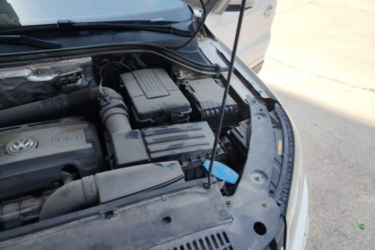 Used Volkswagen Tiguan 2015 1.8TSI Automatic Two-Wheel Drive Luxury Model Engine Bay Left