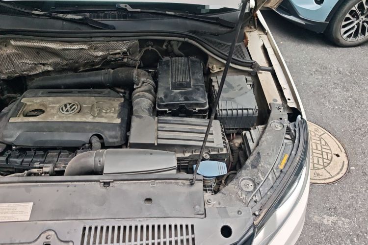 Used Volkswagen Tiguan 2015 1.8TSI Automatic Two-Wheel Drive Luxury Model Engine Bay Left