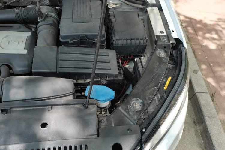 Used Volkswagen Tiguan 2015 1.8TSI Automatic Two-Wheel Drive Comfort Edition Engine Bay Left