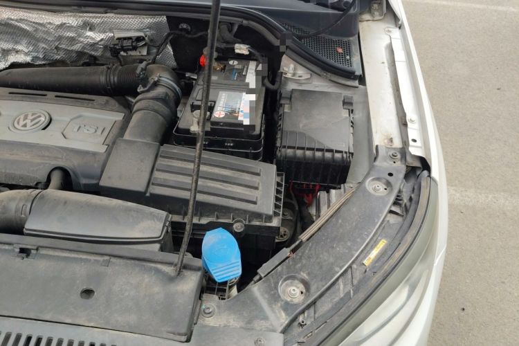 Used Volkswagen Tiguan 2015 1.8TSI Manual Two-Wheel Drive Fashion Edition Engine Bay Left