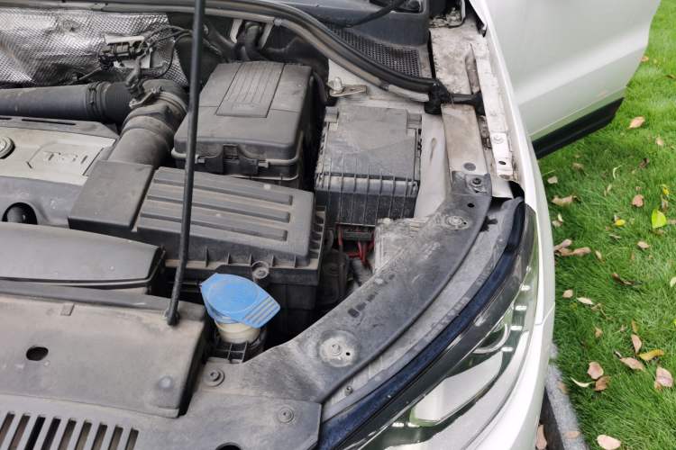 Used Volkswagen Tiguan 2015 2.0 TSI Automatic All-Wheel Drive Flagship Edition Engine Bay Left