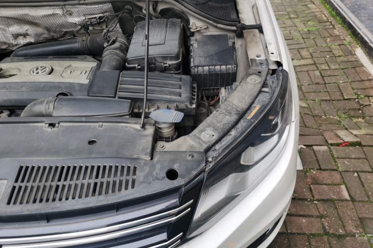 Used Volkswagen Tiguan 2015 1.8TSI Manual Two-Wheel-Drive Limited Edition Engine Bay Left