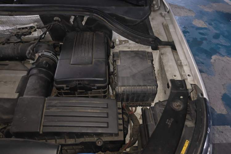 Used Volkswagen Tiguan 2015 1.8TSI Automatic All-Wheel-Drive Luxury Model Engine Bay Left