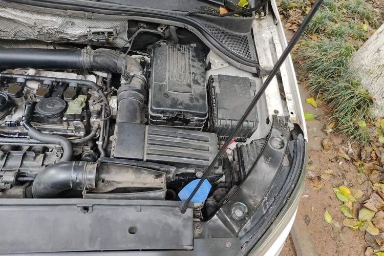 Used Volkswagen Tiguan 2015 1.8TSI Automatic Two-Wheel Drive Luxury Model Engine Bay Left
