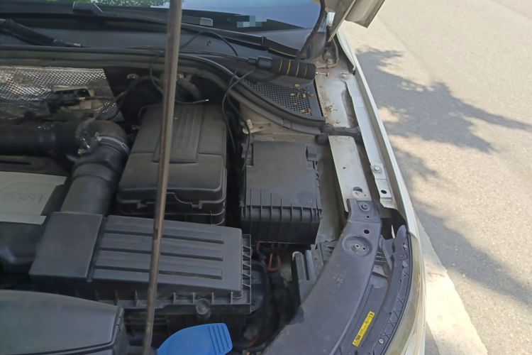 Used Volkswagen Tiguan 2015 1.8TSI Automatic All-Wheel-Drive Luxury Model Engine Bay Left