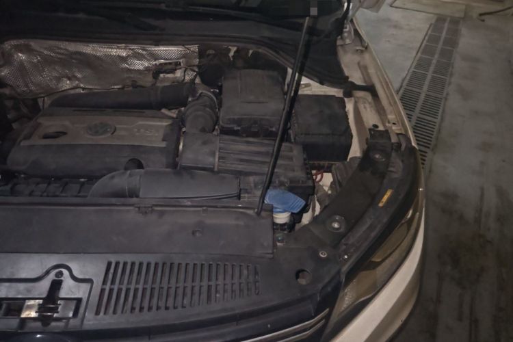 Used Volkswagen Tiguan 2015 1.8TSI Automatic Two-Wheel Drive Luxury Model Engine Bay Left