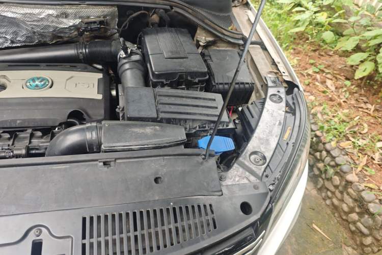 Used Volkswagen Tiguan 2015 1.8TSI Automatic Two-Wheel Drive Luxury Model Engine Bay Left
