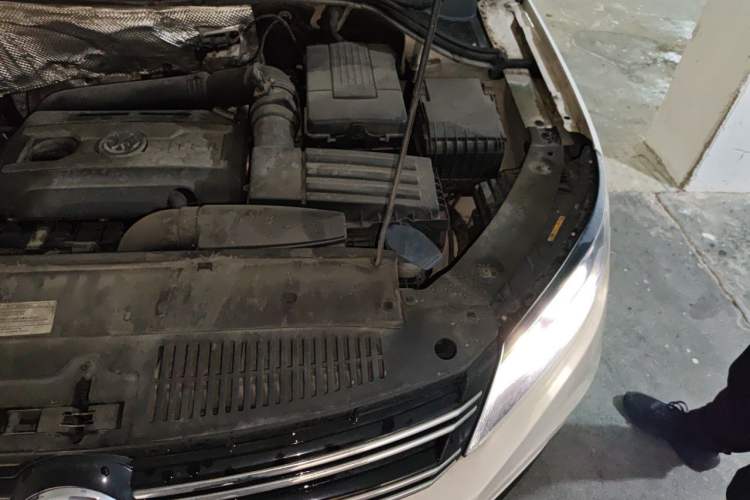 Used Volkswagen Tiguan 2015 1.8TSI Automatic Two-Wheel Drive Luxury Model Engine Bay Left