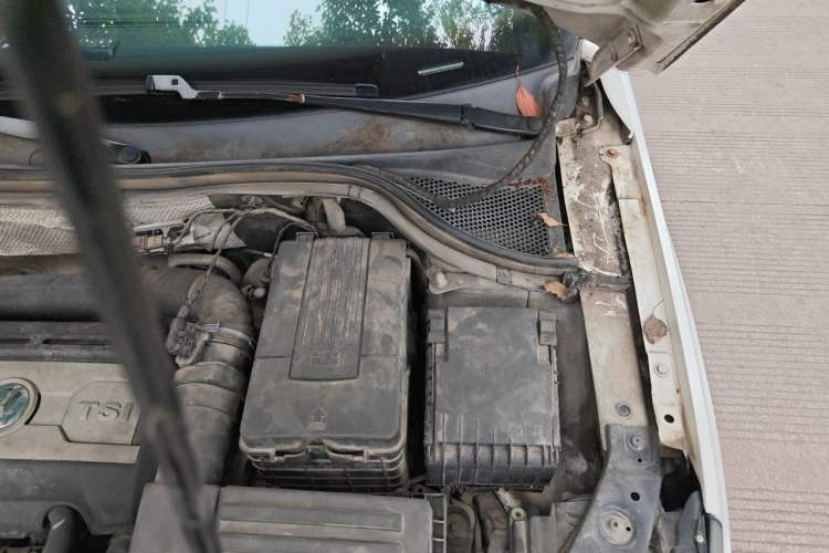 Used Volkswagen Tiguan 2015 1.8TSI Automatic Two-Wheel Drive Luxury Model Engine Bay Left