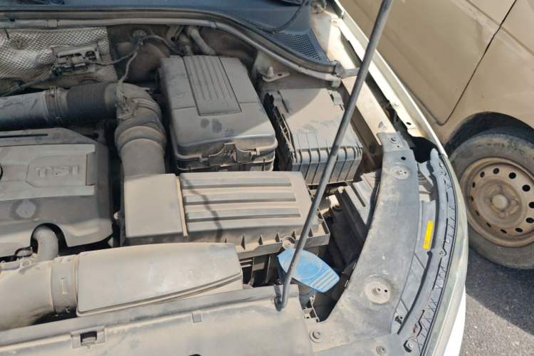Used Volkswagen Tiguan 2015 1.8TSI Automatic Two-Wheel Drive Comfort Edition Engine Bay Left
