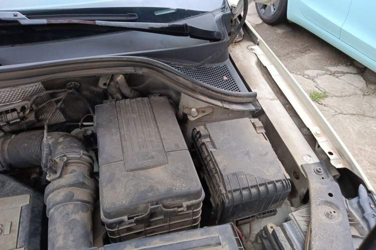 Used Volkswagen Tiguan 2015 1.8TSI Automatic All-Wheel-Drive Luxury Model Engine Bay Left