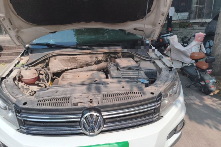 Used Volkswagen Tiguan 2015 2.0 TSI Comfort Edition Engine Bay Left