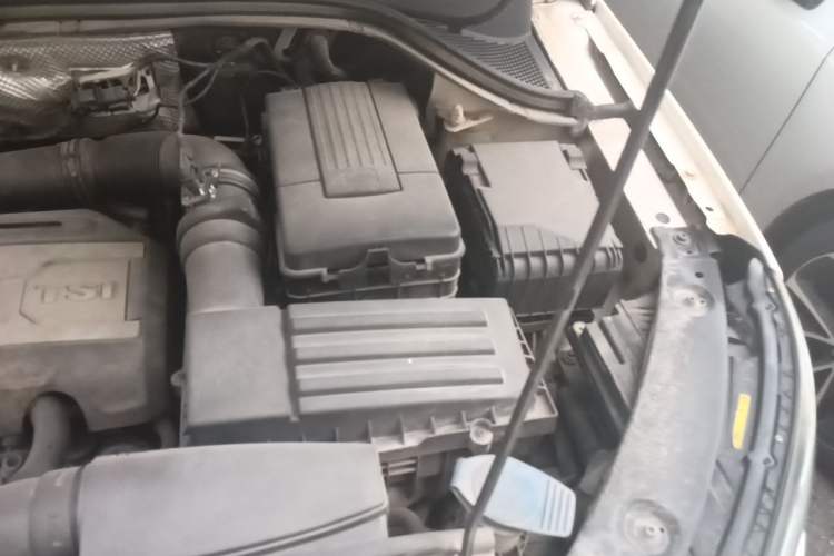 Used Volkswagen Tiguan 2015 1.8TSI Automatic Two-Wheel Drive Luxury Model Engine Bay Left