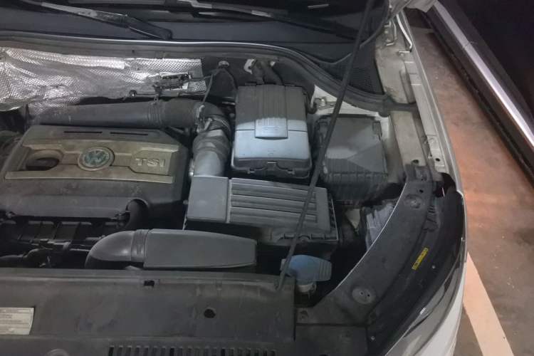Used Volkswagen Tiguan 2015 1.8TSI Automatic Two-Wheel Drive Luxury Model Engine Bay Left