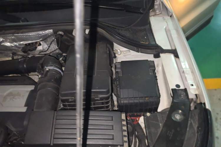 Used Volkswagen Tiguan 2015 2.0 TSI Automatic All-Wheel Drive Flagship Edition Engine Bay Left