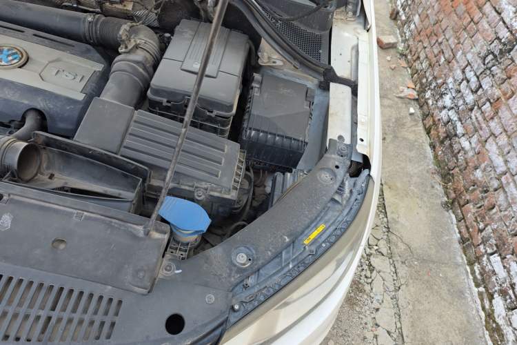 Used Volkswagen Tiguan 2015 1.8TSI Automatic Two-Wheel Drive Comfort Edition Engine Bay Left