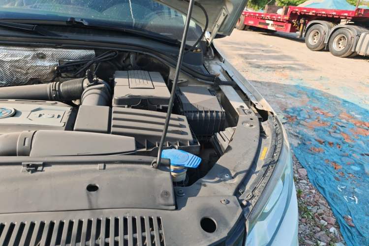 Used Volkswagen Tiguan 2015 1.8TSI Automatic Two-Wheel Drive Comfort Edition Engine Bay Left