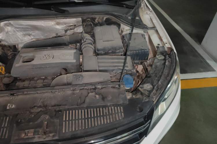 Used Volkswagen Tiguan 2015 1.8TSI Automatic Two-Wheel Drive Luxury Model Engine Bay Left