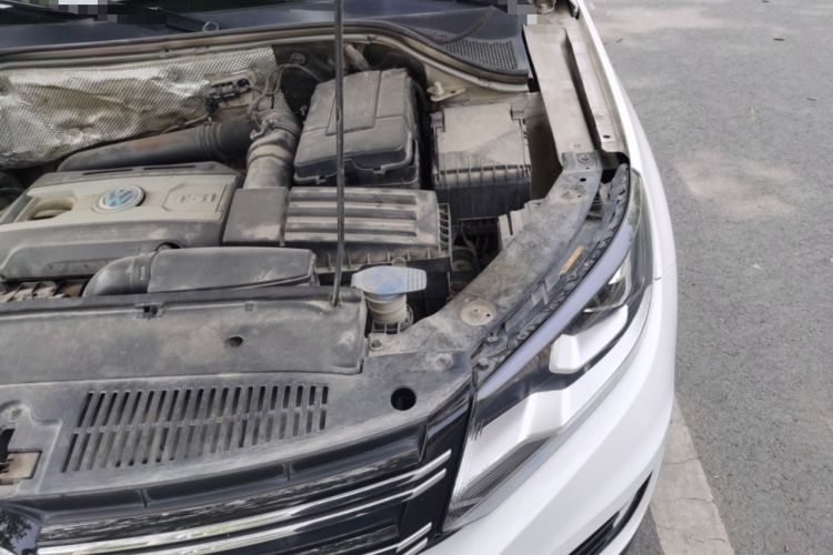 Used Volkswagen Tiguan 2015 2.0 TSI Automatic All-Wheel Drive Luxury Edition Engine Bay Left