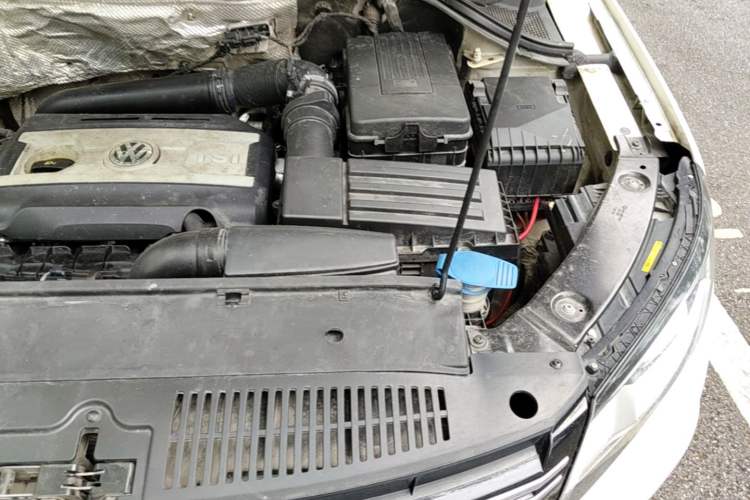 Used Volkswagen Tiguan 2015 1.8TSI Automatic Two-Wheel Drive Trend Edition Engine Bay Left