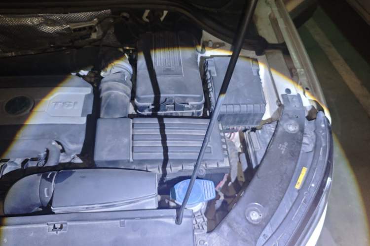 Used Volkswagen Tiguan 2015 1.8TSI Automatic Two-Wheel Drive Comfort Edition Engine Bay Left