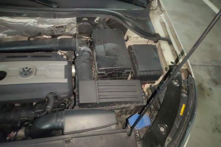 Used Volkswagen Tiguan 2015 1.8TSI Automatic Two-Wheel Drive Luxury Model Engine Bay Left