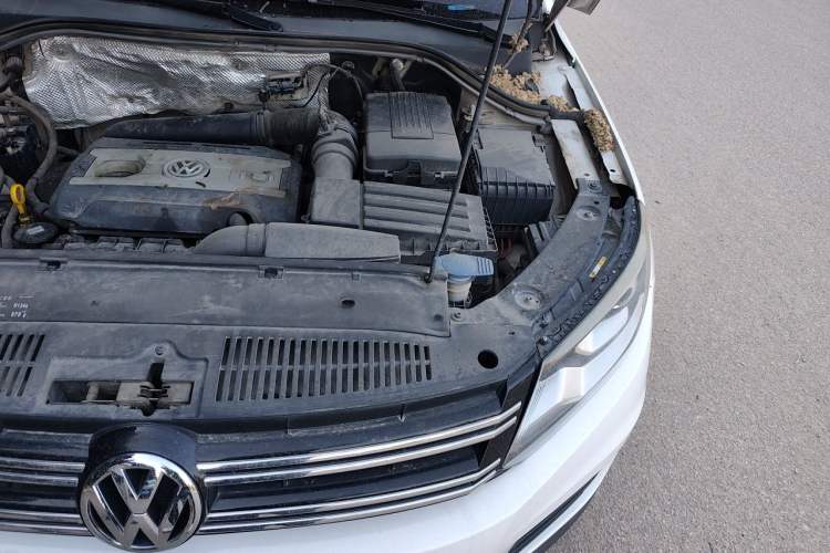 Used Volkswagen Tiguan 2015 1.8TSI Automatic Two-Wheel Drive Luxury Model Engine Bay Left