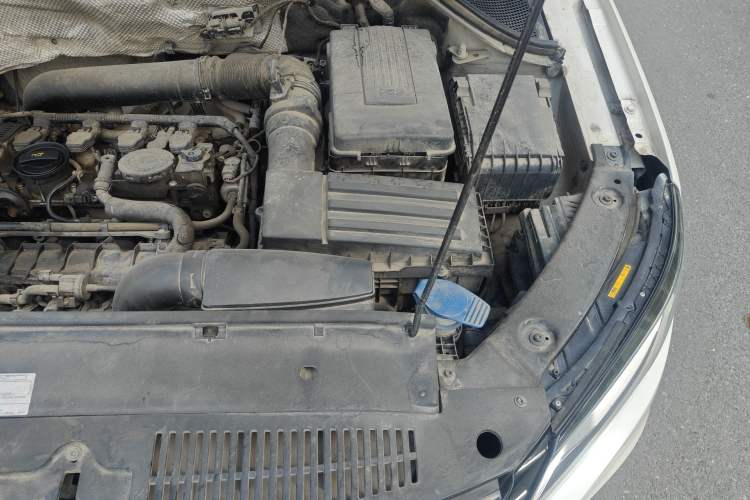 Used Volkswagen Tiguan 2015 1.8TSI Automatic All-Wheel-Drive Luxury Model Engine Bay Left