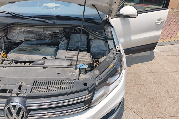 Used Volkswagen Tiguan 2015 1.8TSI Automatic Two-Wheel Drive Trend Edition Engine Bay Left