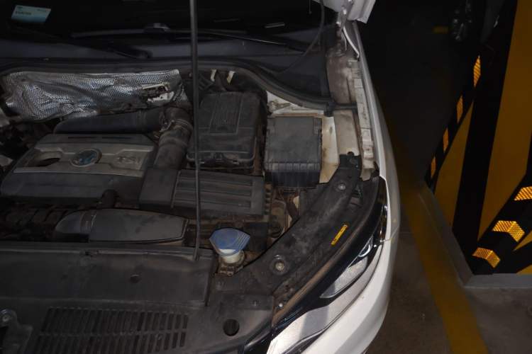 Used Volkswagen Tiguan 2015 1.8TSI Automatic Two-Wheel Drive Comfort Edition Engine Bay Left
