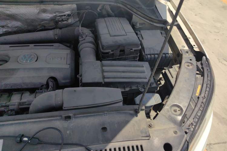 Used Volkswagen Tiguan 2015 1.8TSI Automatic Two-Wheel Drive Trend Edition Engine Bay Left