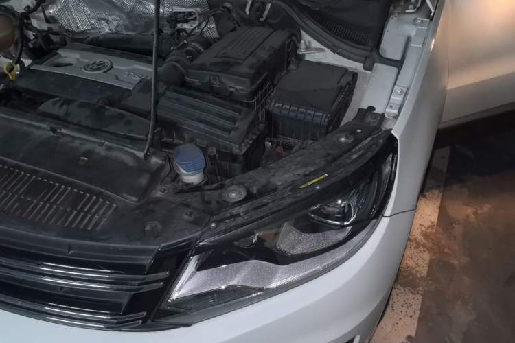 Used Volkswagen Tiguan 2015 1.8TSI Automatic Two-Wheel Drive Luxury Model Engine Bay Left