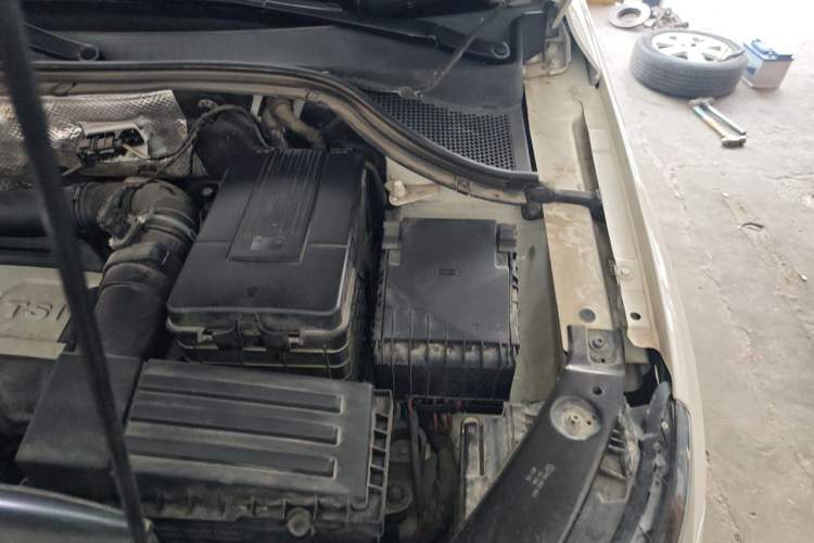 Used Volkswagen Tiguan 2015 1.8TSI Automatic Two-Wheel Drive Luxury Model Engine Bay Left