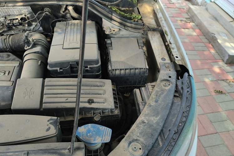 Used Volkswagen Tiguan 2015 1.8TSI Automatic All-Wheel-Drive Luxury Model Engine Bay Left
