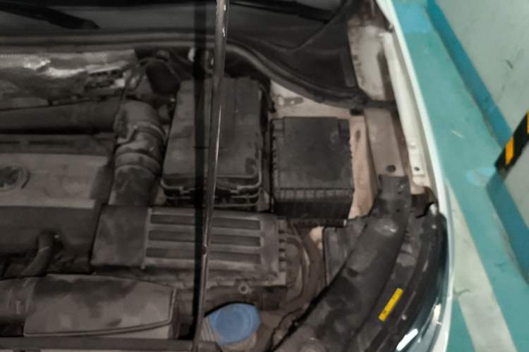Used Volkswagen Tiguan 2015 1.8TSI Automatic Two-Wheel Drive Luxury Model Engine Bay Left