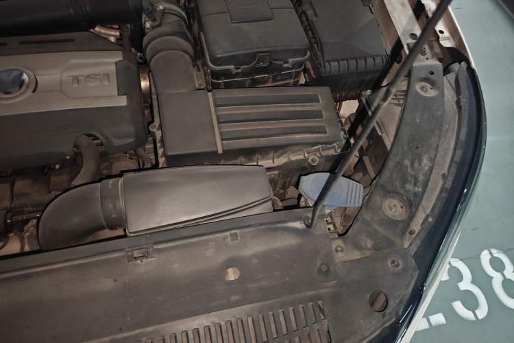 Used Volkswagen Tiguan 2015 2.0 TSI Automatic All-Wheel Drive Flagship Edition Engine Bay Left