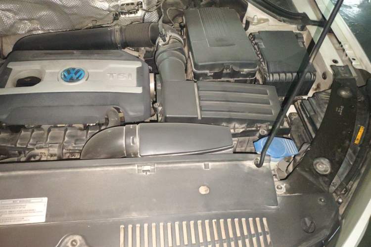 Used Volkswagen Tiguan 2015 1.8TSI Automatic Two-Wheel Drive Trend Edition Engine Bay Left
