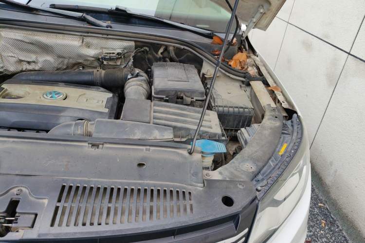 Used Volkswagen Tiguan 2015 1.8TSI Automatic Two-Wheel Drive Comfort Edition Engine Bay Left