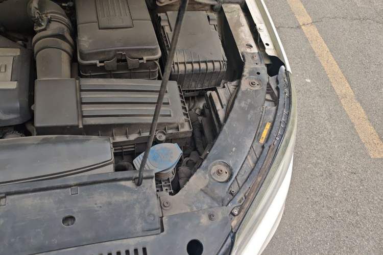 Used Volkswagen Tiguan 2015 1.8TSI Automatic All-Wheel-Drive Luxury Model Engine Bay Left