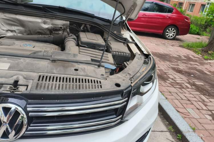 Used Volkswagen Tiguan 2015 1.8TSI Automatic Two-Wheel Drive Luxury Model Engine Bay Left
